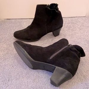 Munro Alfie bootie in black suede